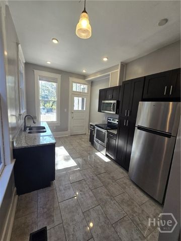 309 E 37th Street, Savannah, GA 31401