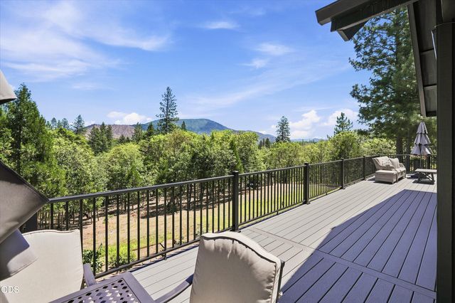 767 Jess Way, Grants Pass, OR 97526