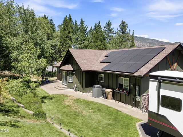 767 Jess Way, Grants Pass, OR 97526