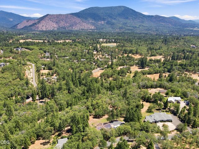 767 Jess Way, Grants Pass, OR 97526