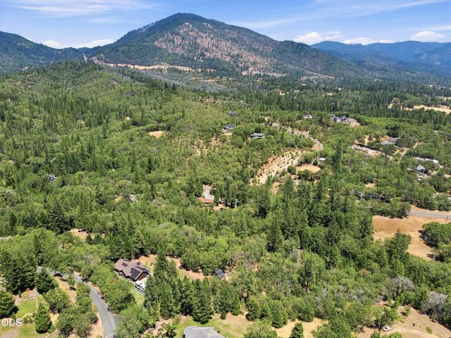767 Jess Way, Grants Pass, OR 97526