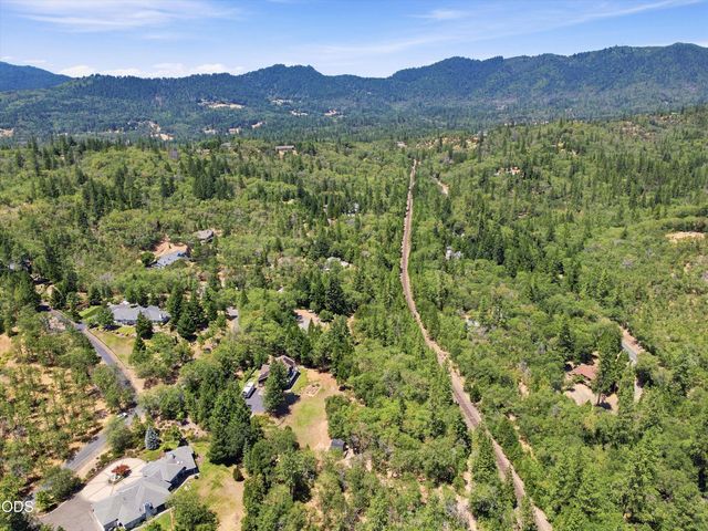 767 Jess Way, Grants Pass, OR 97526