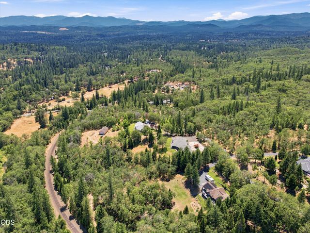 767 Jess Way, Grants Pass, OR 97526
