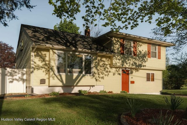 10 Cambridge Drive, Red Hook, NY 12571
