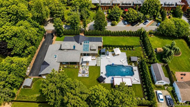 21 Princess, Oakdale, NY 11769