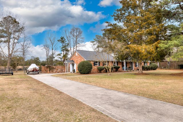 1208 Heritage Drive, Manning, SC 29102