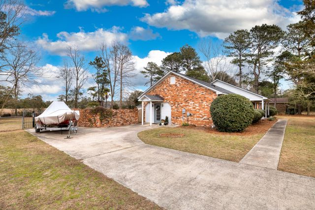 1208 Heritage Drive, Manning, SC 29102