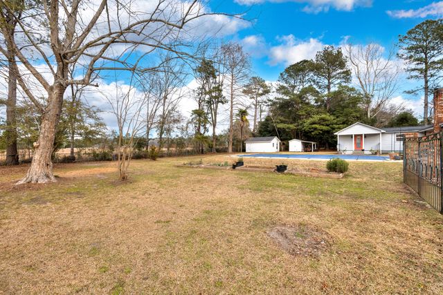 1208 Heritage Drive, Manning, SC 29102