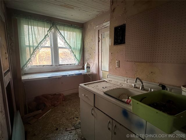 1002 E 3rd Street, Okmulgee, OK 74447