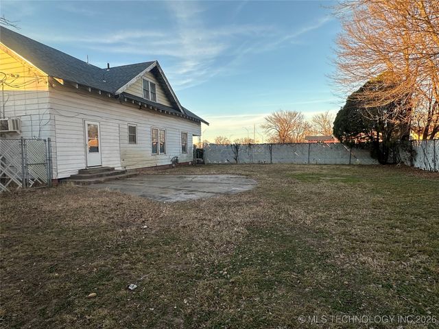 1002 E 3rd Street, Okmulgee, OK 74447