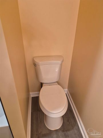 1800 N 58th Ave, Pensacola, FL 32506