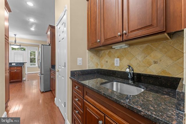 47672 PAULSEN SQ, Sterling, VA 20165
