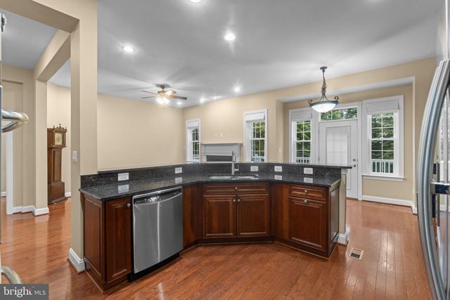 47672 PAULSEN SQ, Sterling, VA 20165