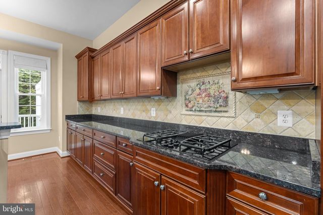 47672 PAULSEN SQ, Sterling, VA 20165