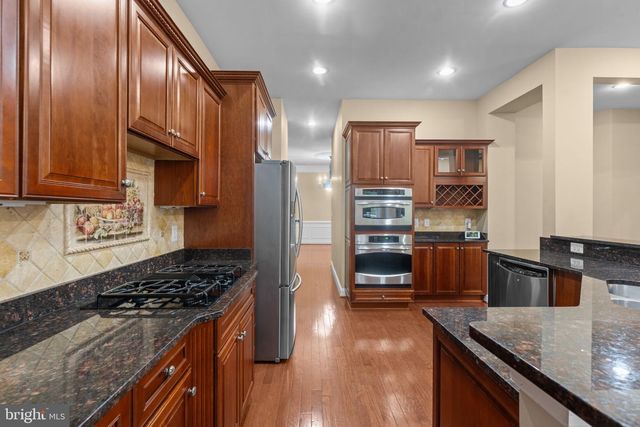 47672 PAULSEN SQ, Sterling, VA 20165