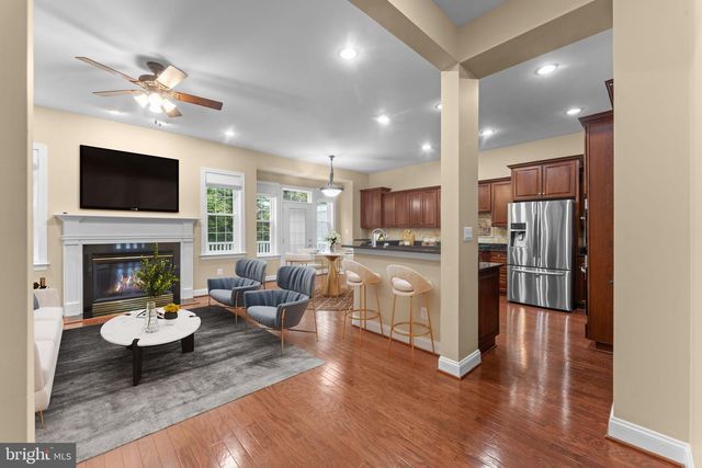 47672 PAULSEN SQ, Sterling, VA 20165