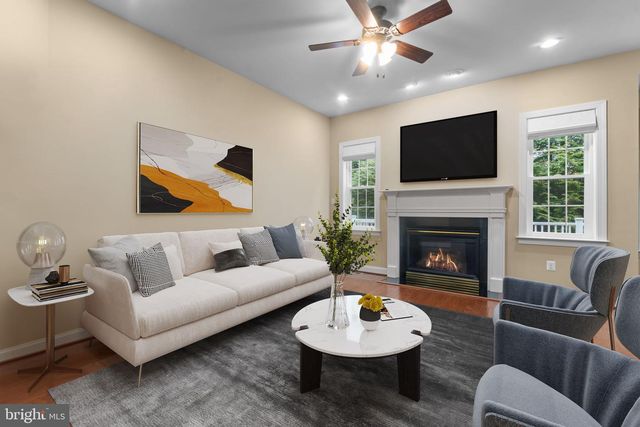 47672 PAULSEN SQ, Sterling, VA 20165