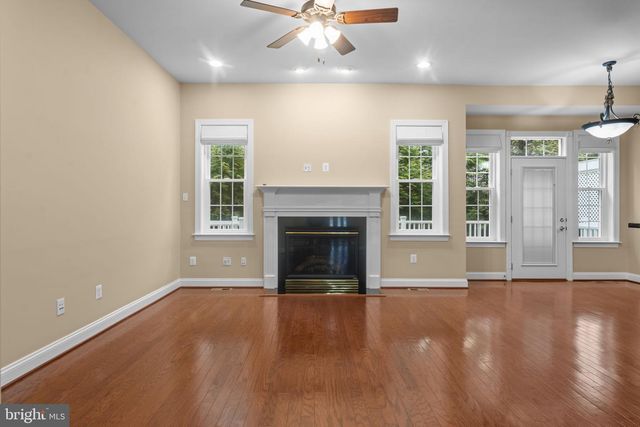 47672 PAULSEN SQ, Sterling, VA 20165