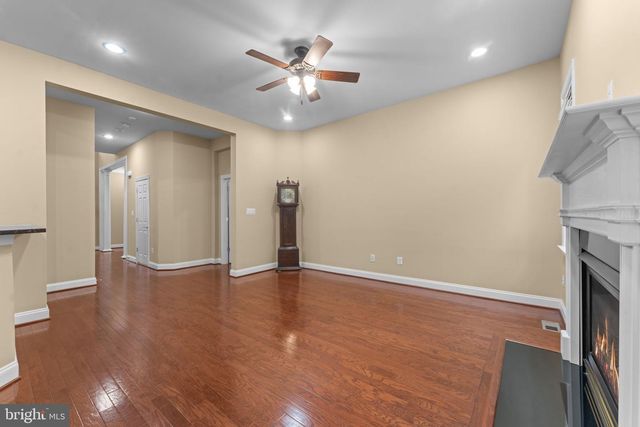 47672 PAULSEN SQ, Sterling, VA 20165
