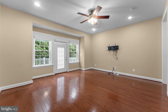 47672 PAULSEN SQ, Sterling, VA 20165