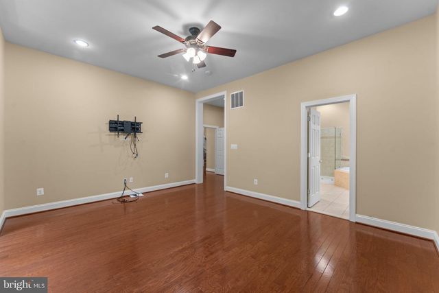 47672 PAULSEN SQ, Sterling, VA 20165