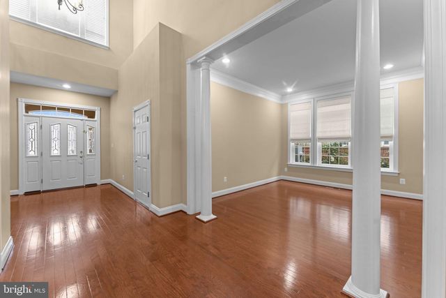 47672 PAULSEN SQ, Sterling, VA 20165
