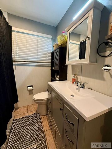 1099 Spratt Avenue, Idaho Falls, ID 83404