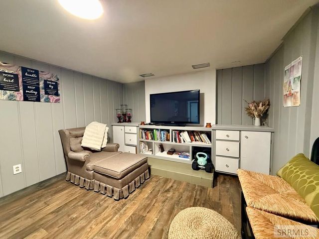 1099 Spratt Avenue, Idaho Falls, ID 83404