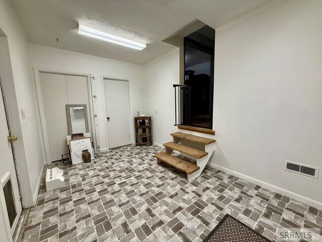 1099 Spratt Avenue, Idaho Falls, ID 83404