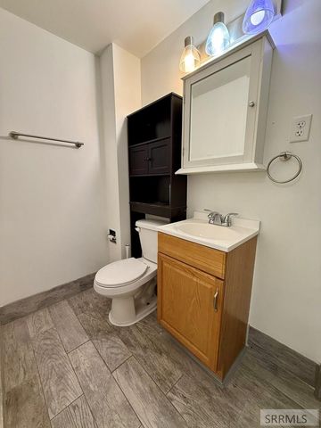 1099 Spratt Avenue, Idaho Falls, ID 83404