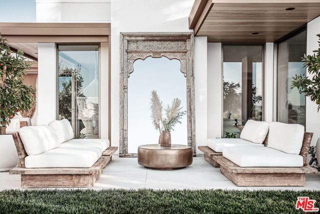 3539 Beverly Ridge Drive, Sherman Oaks, CA 91423