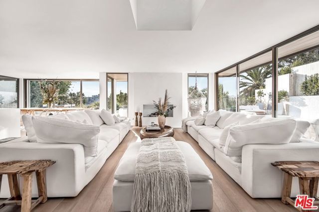 3539 Beverly Ridge Drive, Sherman Oaks, CA 91423
