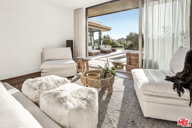 3539 Beverly Ridge Drive, Sherman Oaks, CA 91423