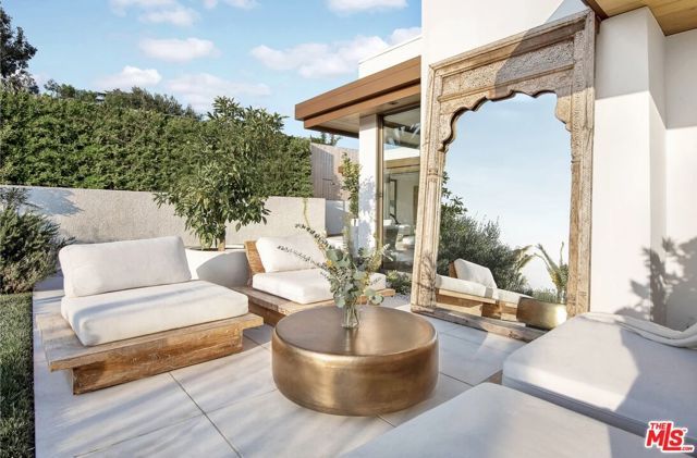 3539 Beverly Ridge Drive, Sherman Oaks, CA 91423