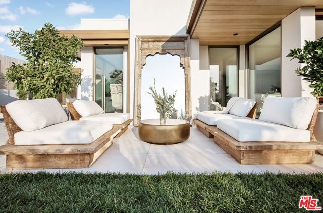 3539 Beverly Ridge Drive, Sherman Oaks, CA 91423