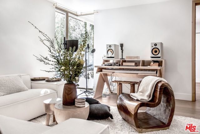 3539 Beverly Ridge Drive, Sherman Oaks, CA 91423