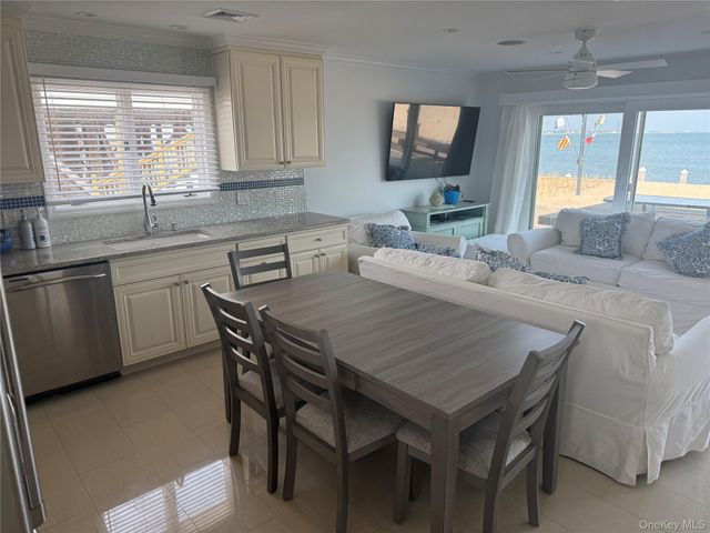 25 Shinnecock Road, East Quogue, NY 11942