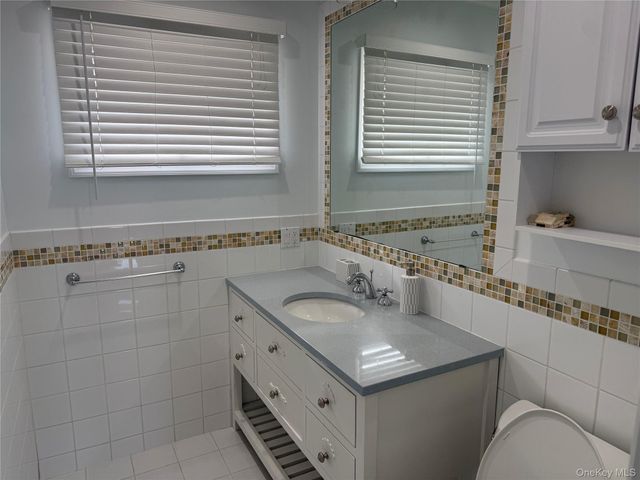 25 Shinnecock Road, East Quogue, NY 11942