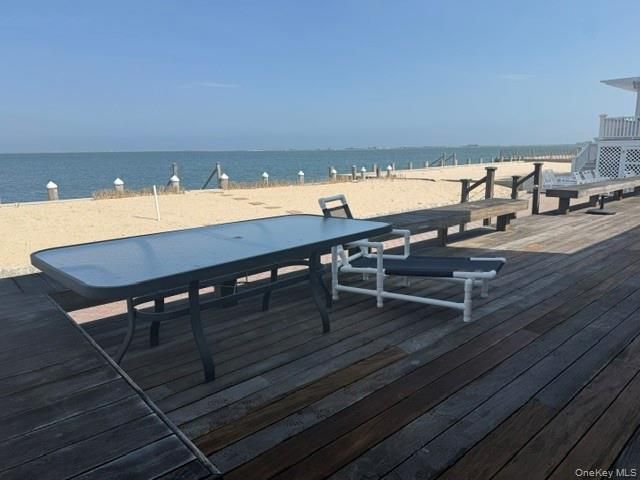 25 Shinnecock Road, East Quogue, NY 11942