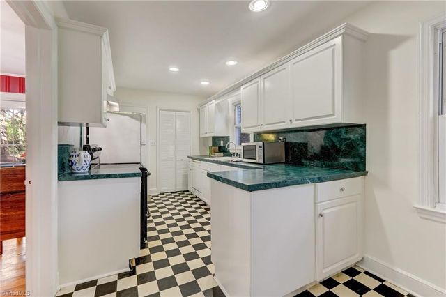 2616 Beechwood Street, Greensboro, NC 27403