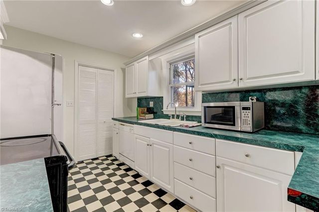 2616 Beechwood Street, Greensboro, NC 27403