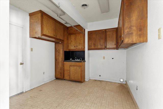 608 17th Street, Seagraves, TX 79359