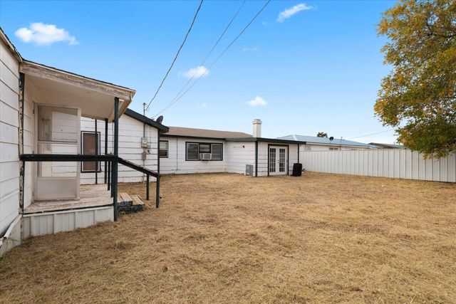 608 17th Street, Seagraves, TX 79359