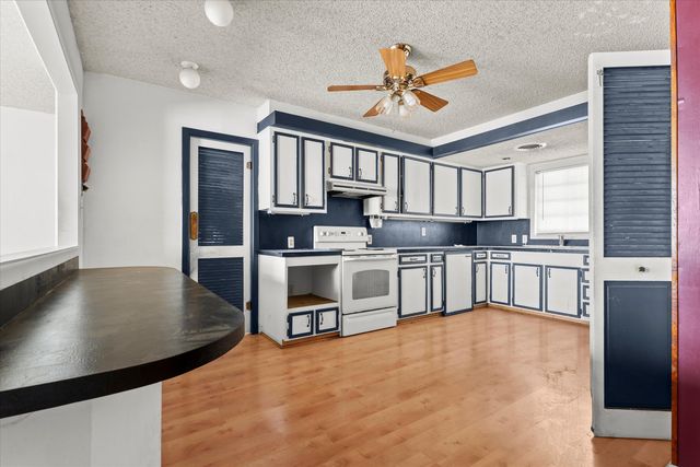 608 17th Street, Seagraves, TX 79359