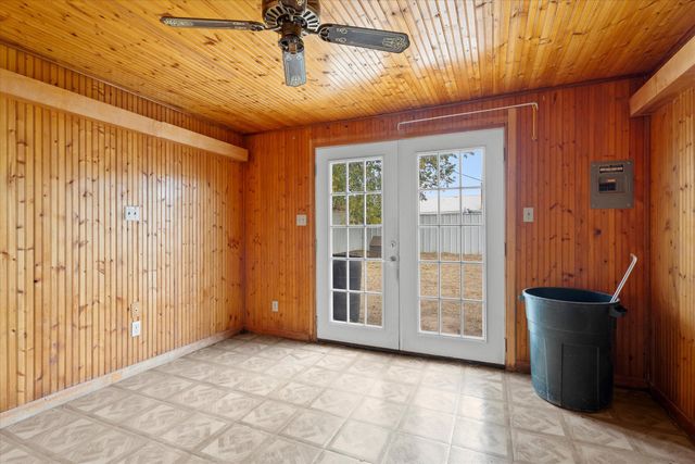 608 17th Street, Seagraves, TX 79359