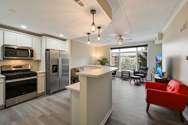 855 E 22nd Street 318, Lombard, IL 60148