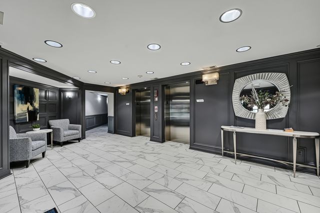 855 E 22nd Street 318, Lombard, IL 60148