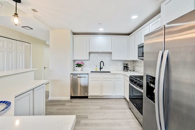 855 E 22nd Street 318, Lombard, IL 60148