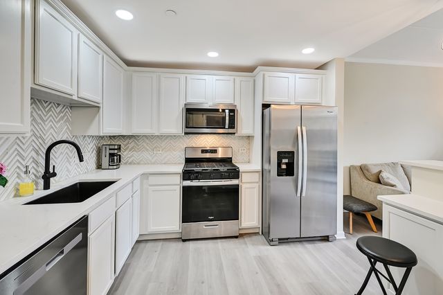 855 E 22nd Street 318, Lombard, IL 60148