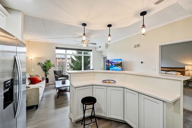 855 E 22nd Street 318, Lombard, IL 60148